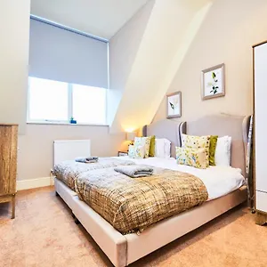 The Stylish Penthouse Of - Sleeps 7 Apartment