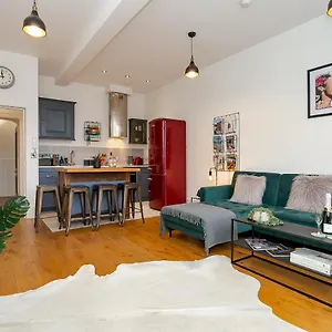 The Old School House Apartment